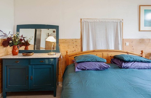 Burum Apartment | Characteristic headlong hull farm with thatched cover