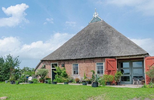 Burum Apartment | Characteristic headlong hull farm with thatched cover
