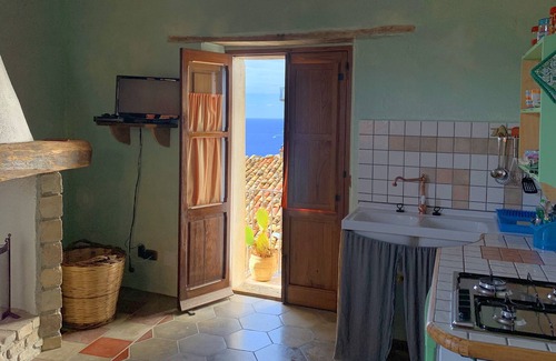 Belmonte Calabro House | Characteristic house in Belmonte Calabro with Terrazo seen to the sea