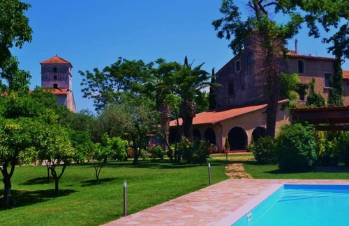 Battipaglia Apartment | Characteristic nineteenth-century farmhouse. Typical residence