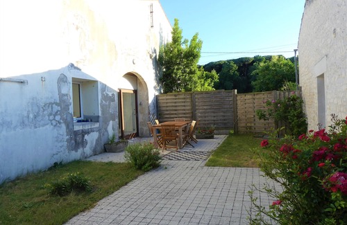 Sablonceaux House | Charentaise house with large garden, sleeps 11