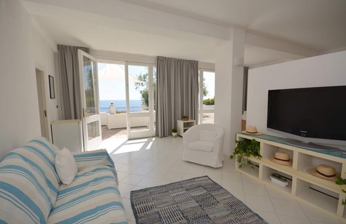 Marina di Novaglie Villa | Chariming seafront villa with pool