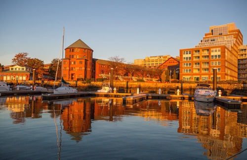 Thompson Square - Bunker Hill Boat Rental | Charlestown Houseboat Walk to attractions Be rocked to sleep