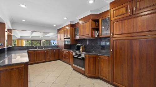 Coffs Harbour House | Charlesworth 15 - Beach Reserve, Amazing Views, Walk to Resorts, Sleeps 15
