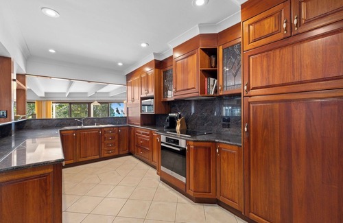 Coffs Harbour Apartment | Charlesworth 8, Sleeps 8, Beachfront Reserve, Amazing Views