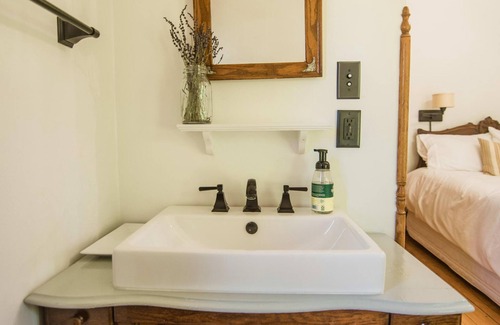 Central Lake Apartment | Charlie Room BW Boutique Hotel