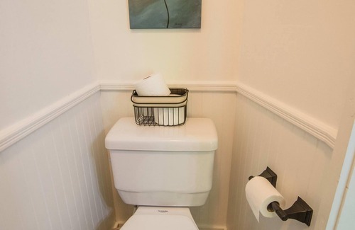 Central Lake Apartment | Charlie Room BW Boutique Hotel