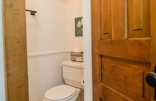 Central Lake Apartment | Charlie Room BW Boutique Hotel