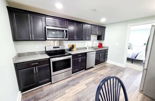 New Baltimore Apartment | `Charlie`s by the Bay` # 4