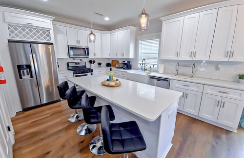Charlotte House | Charlotte Oasis 4BR/2.5BA-Cozy and Charming Home Close To Uptown