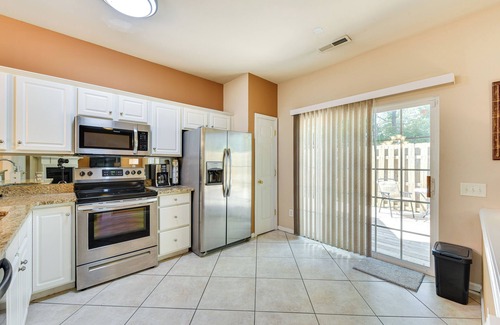 Charlotte House | Charlotte Townhome w/Deck: 18 Mi to Downtown!