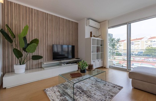 Lumiar Apartment | Charm 3BDR Apartment W/Balcony by LovelyStay