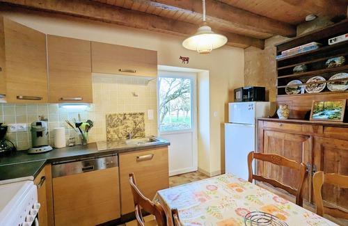 Saint-Hilaire-sur-Benaize Cottage | Charming Countryside Retreat: Cozy 1BR Cottage with Private Courtyard and Bike Trails Nearby