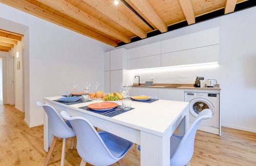 Assenza Apartment | Charm Lakefront Apartment L’isola MGH