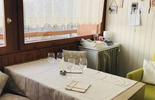 Cervinia Apartment | Charmant and romantic apartment just steps from the ski slopes, free Wi-Fi.