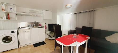 La Ferte-Gaucher Apartment | Charmant appartement 2p avec piscine partagée