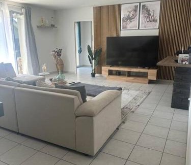 Prevessin-Moens Apartment | charmant appartement spacieux
