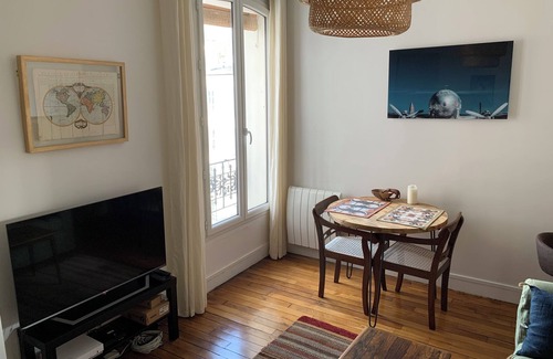 Combat Apartment | Charmant Appartement à Côté du Canal St. Martin