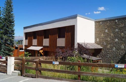 Pra Loup Apartment | Charmant appartement à Pra-Loup avec terrasse, parking, et accès facile aux pistes - FR-1-165A-65