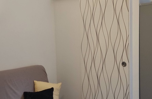Livry-Gargan Apartment | Charmant Appt 2 Pièces Cosy Jardin IDF Proche Parc des Expositions/Roissy CDG