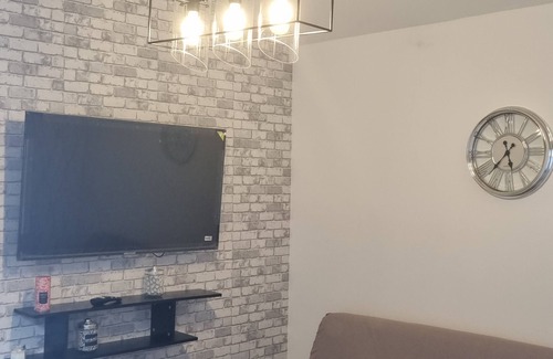 Livry-Gargan Apartment | Charmant Appt 2 Pièces Cosy Jardin IDF Proche Parc des Expositions/Roissy CDG
