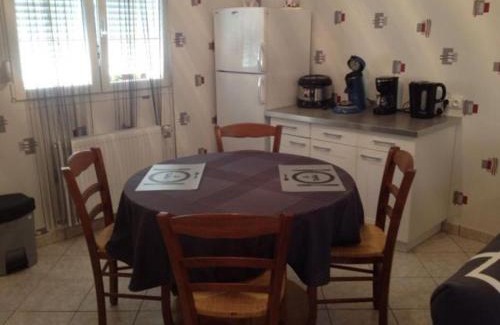 Etain House | Charmant Gîte à Étain, Tout Inclus, Proche Verdun avec Terrasse et Parking - FR-1-585-3