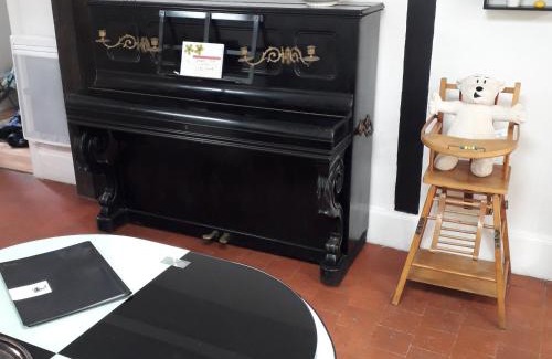 Vailly-sur-Sauldre House | Charmant gîte avec 2 chambres, cour partagée, Wifi et animaux acceptés - FR-1-586-14