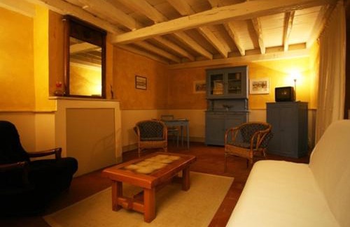 Le Veurdre House | Charmant gîte au château rénové, parc privé, 2 chambres, proche Nevers et circuit Magny Court - FR-1-489-163