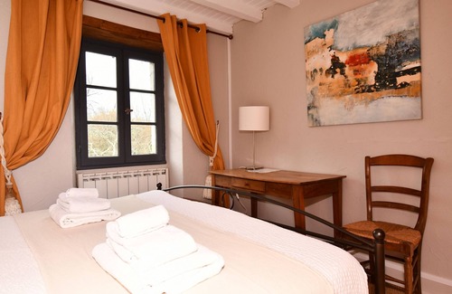 Soyaux House | Charmant Gîte de 3 Chambres Près de la Piscine, Super Terrasse