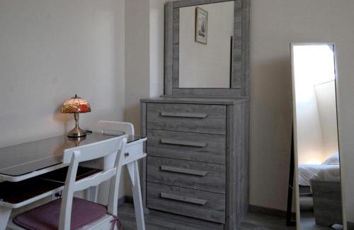 Montagney House | Charmant gîte rénové avec terrasse et parking au cœur de Montagney - FR-1-583-482