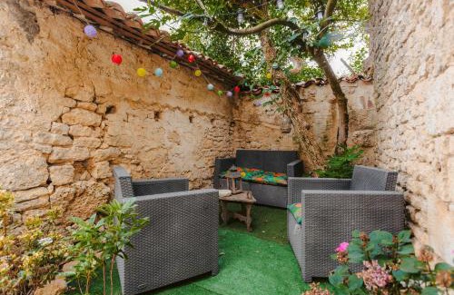 Landrais House | Charmant Gite Egaux De Chambon