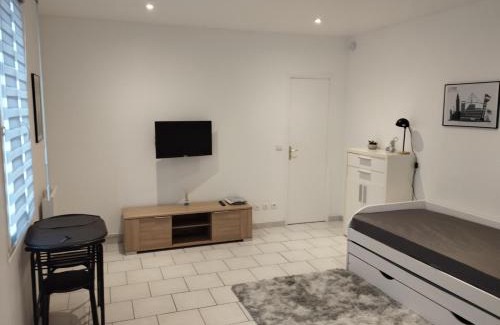 Saint-Charles du Port Apartment | charmant studio canapé lit Netflix prime vidéo Dazn wifi