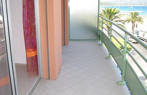 Cavaliere Apartment | Charmant T2 cabine 40m², centre-ville, balcon, clim, ascenseur, à Cavalaire-sur-Mer - FR-1-100-224