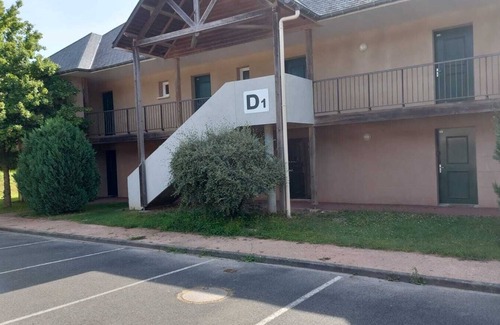 Equemauville Apartment | Charmant T2 près d’Honfleur avec jardin paisible