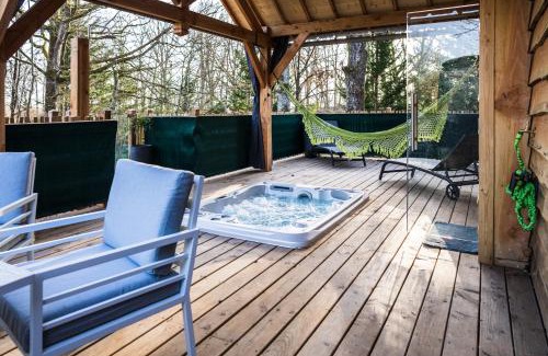 Boismorand Ski Chalet | Charmante Cabane dans les arbres avec jacuzzi et sauna