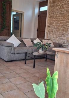 Villedieu-sur-Indre House | charmante maison de ville avec cour privee a 1km du golf