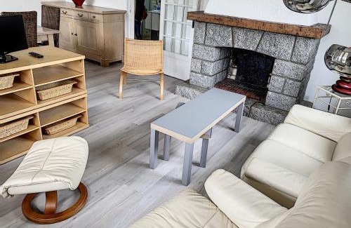 Carolles House | Charmante Maison à Carolles, Proche Bourg et Vallée des Peintres, Jardin et Confort Moderne - FR-1-361-385
