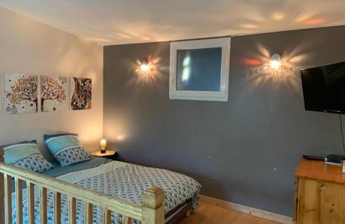 Chalandray House | Charmante maison avec piscine à Chalandray, 25 m²