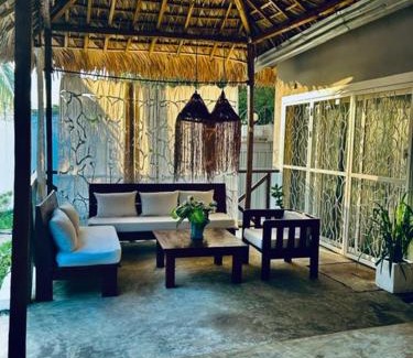 Madirokely House | Charmante maison de plain-pied à louer à Ambatoloaka Votre havre de paix à Nosy Be !