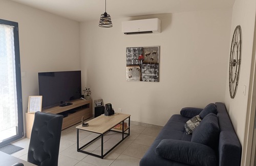 Taillades Condo | Charmante Maisonnette en Provence Avec Piscine