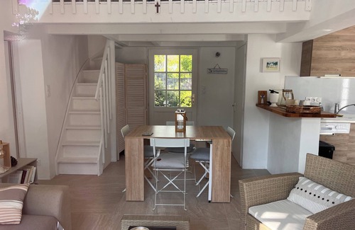 L'Epine House | Charmante Petite Maison au Calme D'une Belle Impasse à 5mn de la Plage
