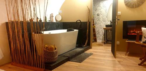 Cournonsec Bed & Breakfast | Charmante suite indépendante avec cave à vin