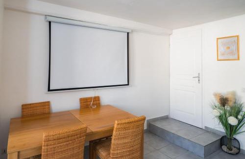 Nemours Apartment | Charme ancien à 200M Château