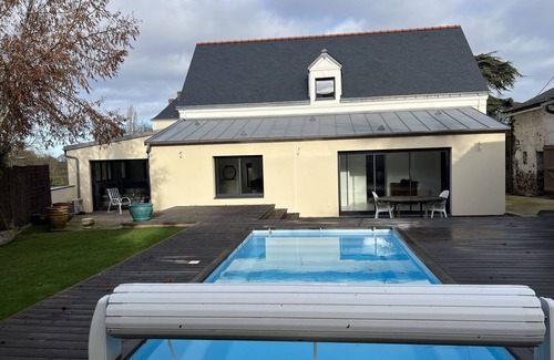 Orient Bay House | Charme de Cette Maison Rénovée au Bord du Louet