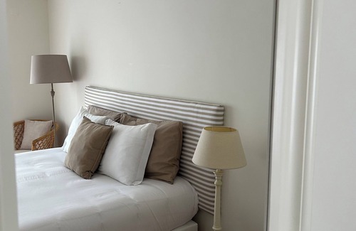 Sao Joao de Deus Apartment | Charme – Elegant 1-Bedroom Apartment with Balcony