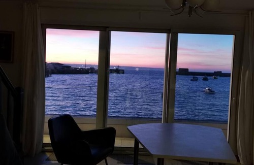 Granville House | Charme et zénitude, avec vue exceptionnelle sur le port