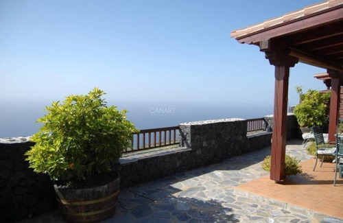 Los Quemados Cottage | Charming Casa Cabrera with stunning sea views and spacious terrace