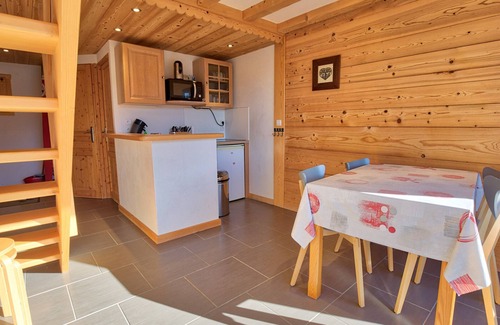 Notre-Dame-de-Bellecombe Apartment | Charming renovated duplex with view, 4 people