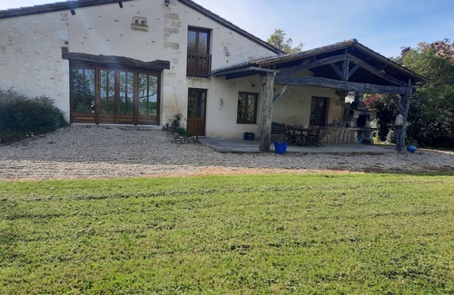 Saint-Antoine-de-Breuilh House | Charming house surrounded by hazelnut trees
