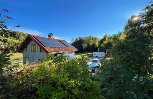 Stromstad O Apartment | Charmigt äldre hus, laddbox 22 kw, 5 bil-minuter till bad